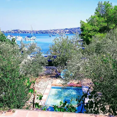 Nyaraló Bay