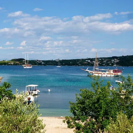 Bay * Nečujam