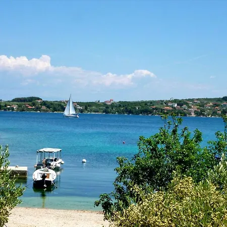 Bay Nyaraló