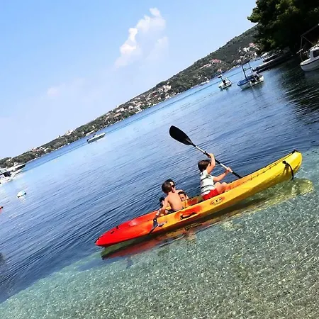 Bay * Nečujam
