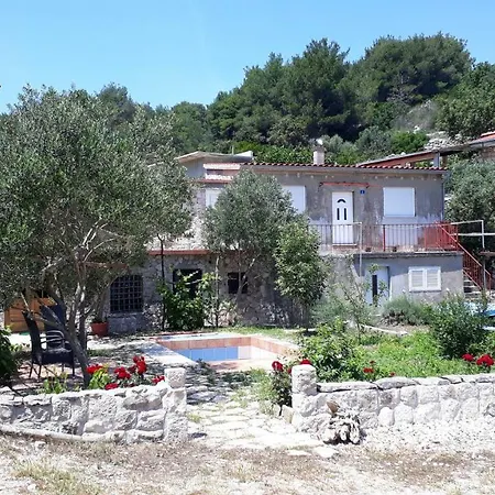 Bay Nečujam