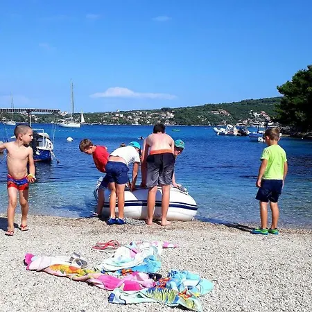 Bay Nyaraló *